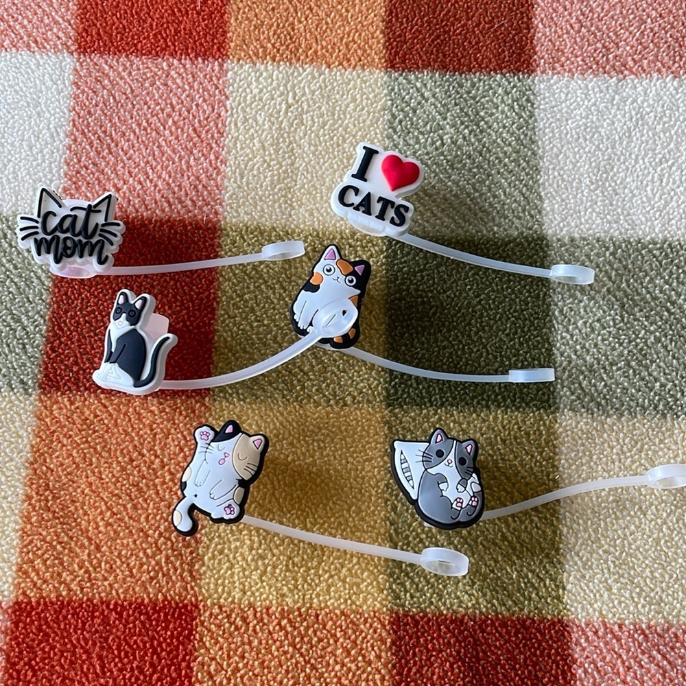 6 New‎ Cat Straw Covers